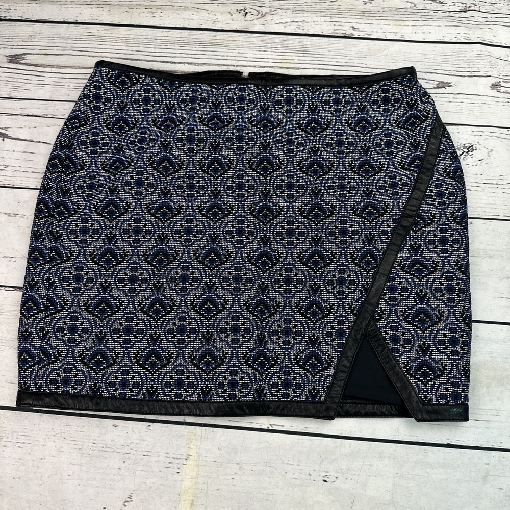 EXPRESS Womens Black Blue Geometric Faux Leather Trim Mini Skirt Size 6